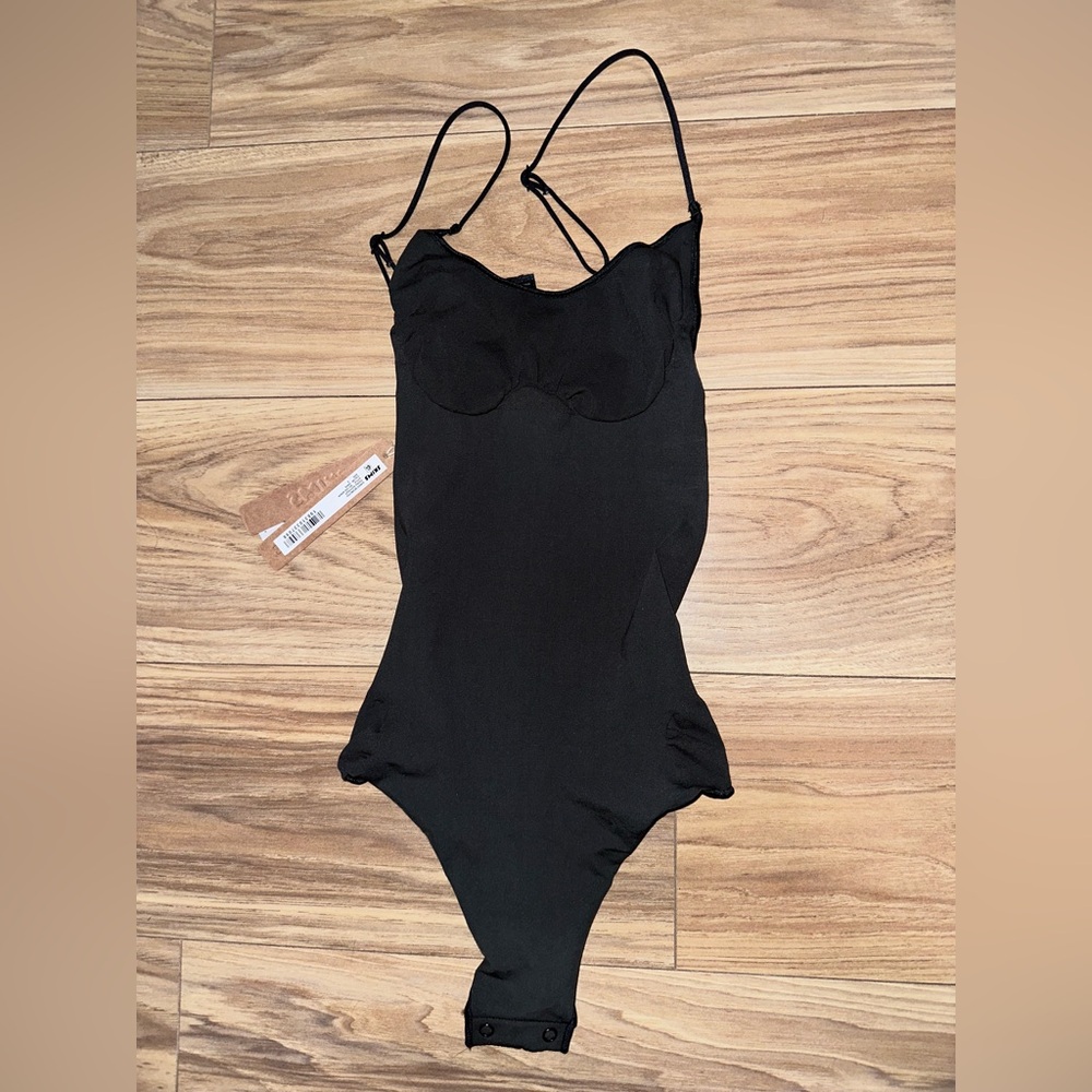 SOLD!!!   SKIMS Sheer Seamless Thong Bodysuit Shapewear XS in Onyx - NWT